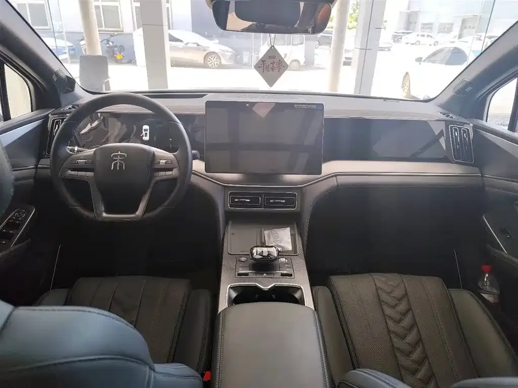 BYD L DM-i — фото 10