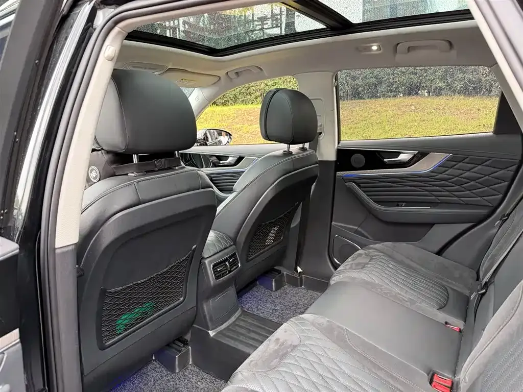 Hongqi HS5 2023 из CN, фото 2