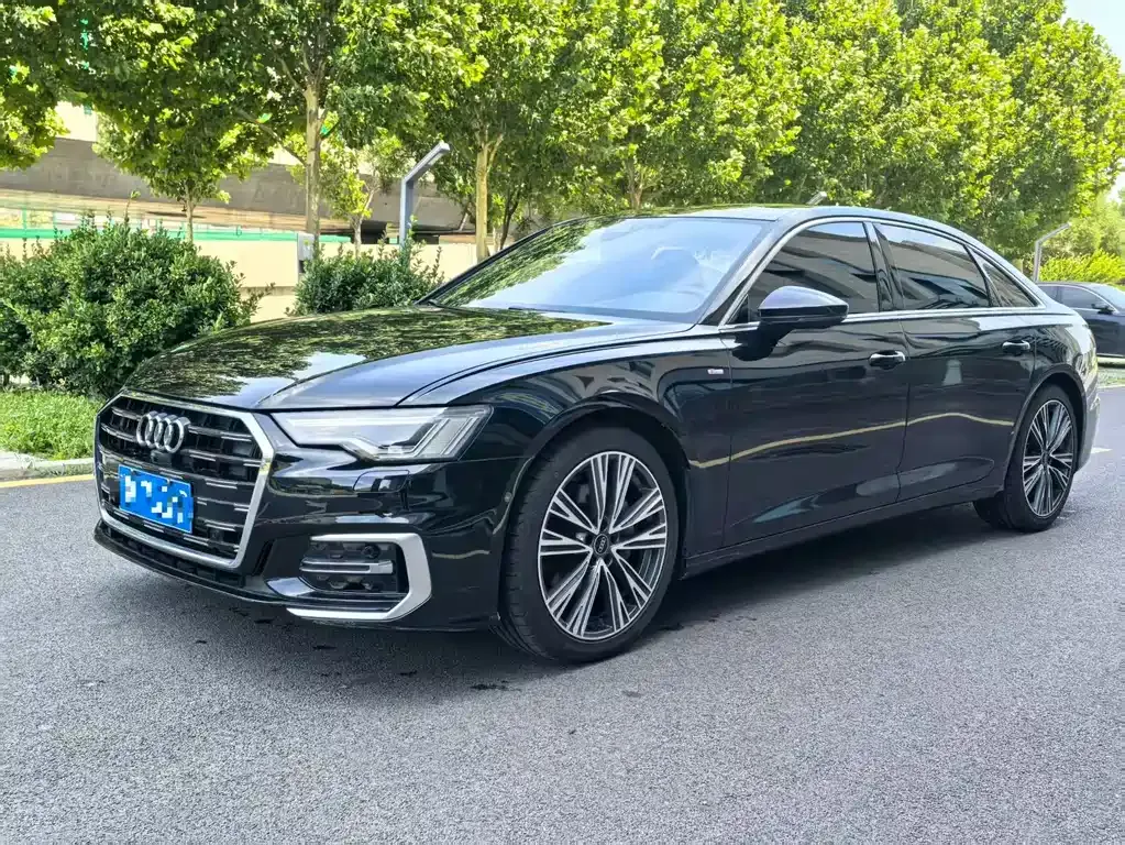 Audi A6L — фото 1