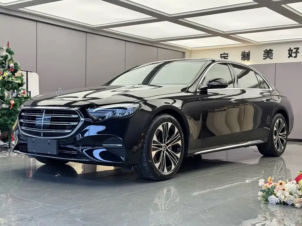 Mercedes-Benz E-Class — фото 1
