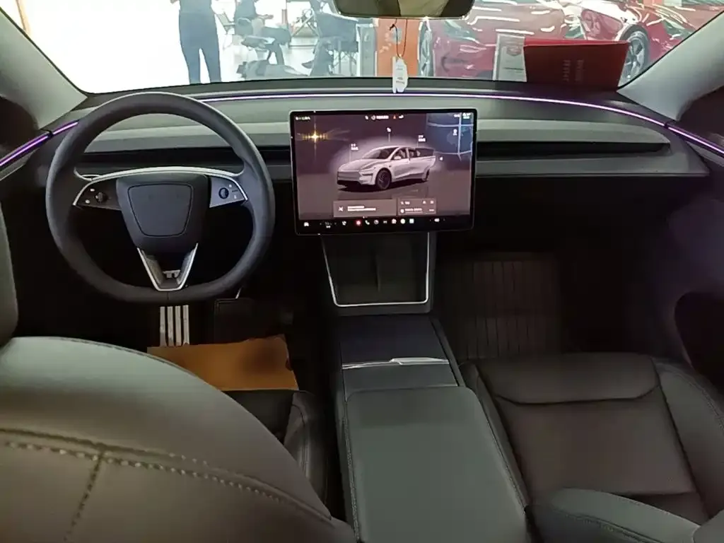 Tesla Model Y — фото 5