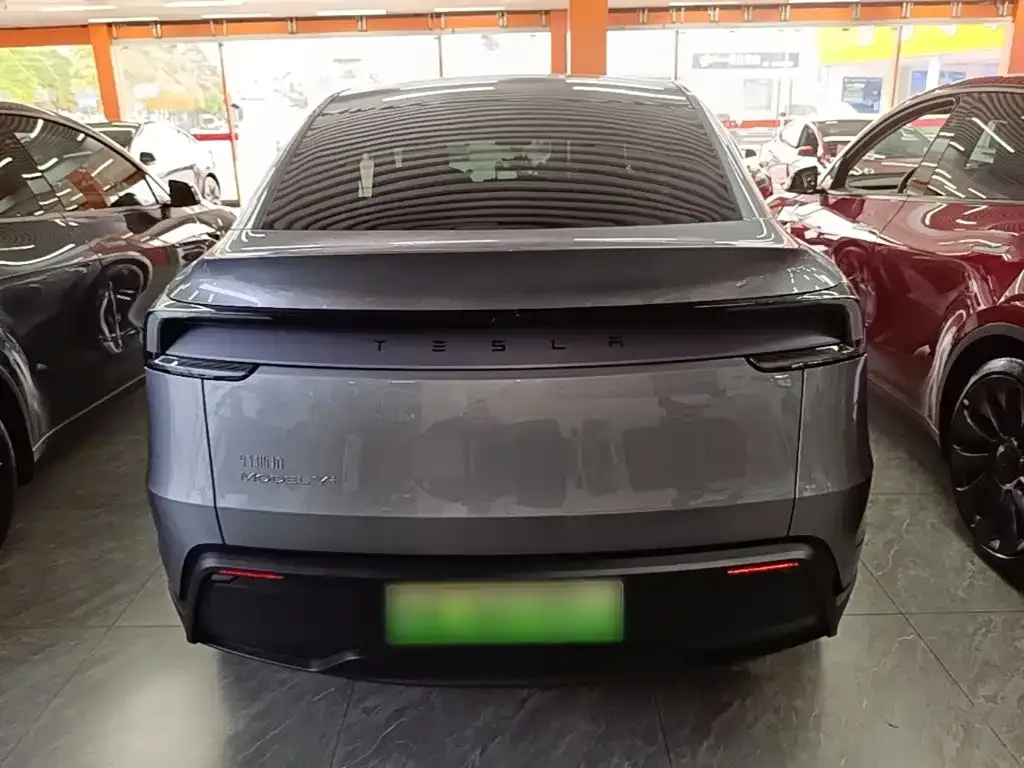 Tesla Model Y — фото 10
