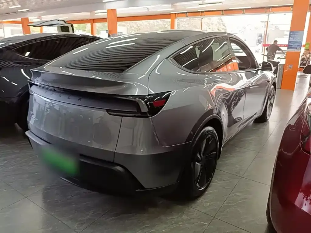 Tesla Model Y — фото 8