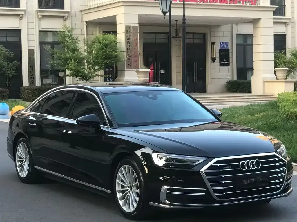Audi A8 — фото 2