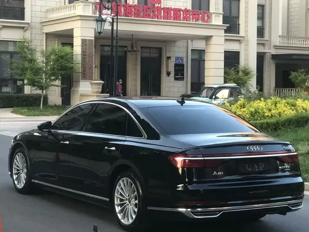 Audi A8 — фото 6