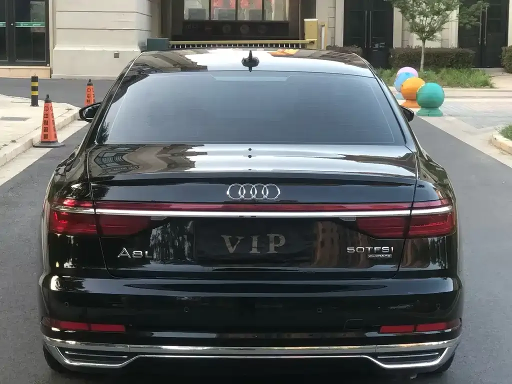 Audi A8 — фото 4