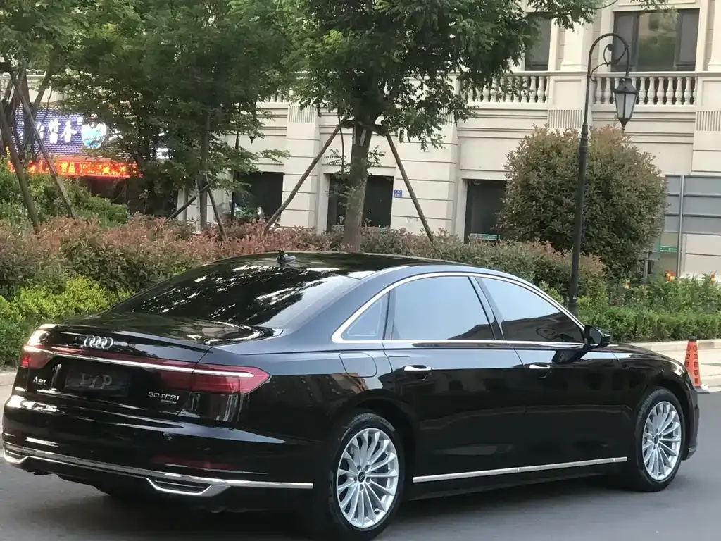 Audi A8 — фото 9