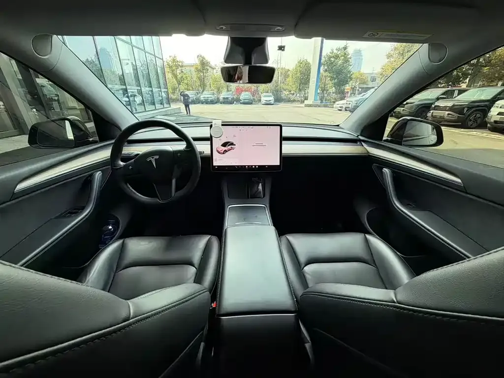 Tesla Model Y — фото 7