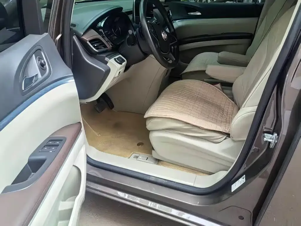 Buick GL8 2023 из CN, фото 2
