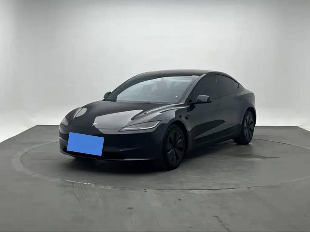 Tesla Model 3 — фото 1