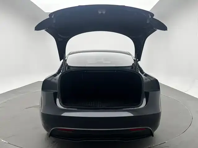 Tesla Model 3 — фото 3