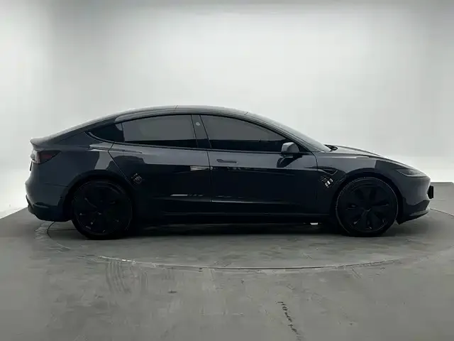 Tesla Model 3 — фото 2