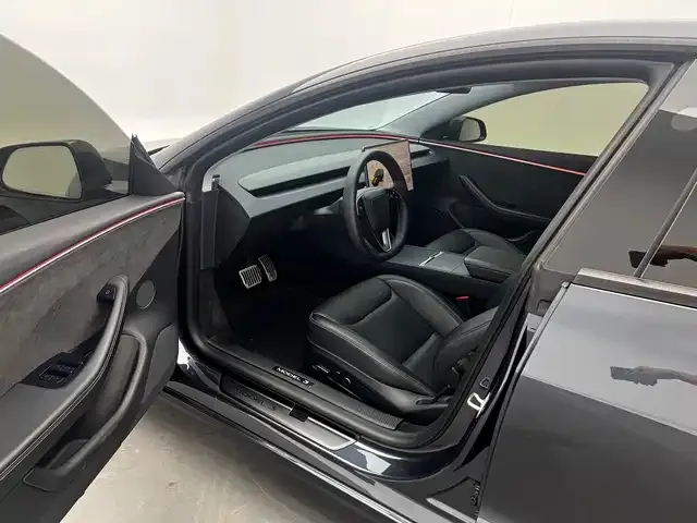 Tesla Model 3 — фото 7