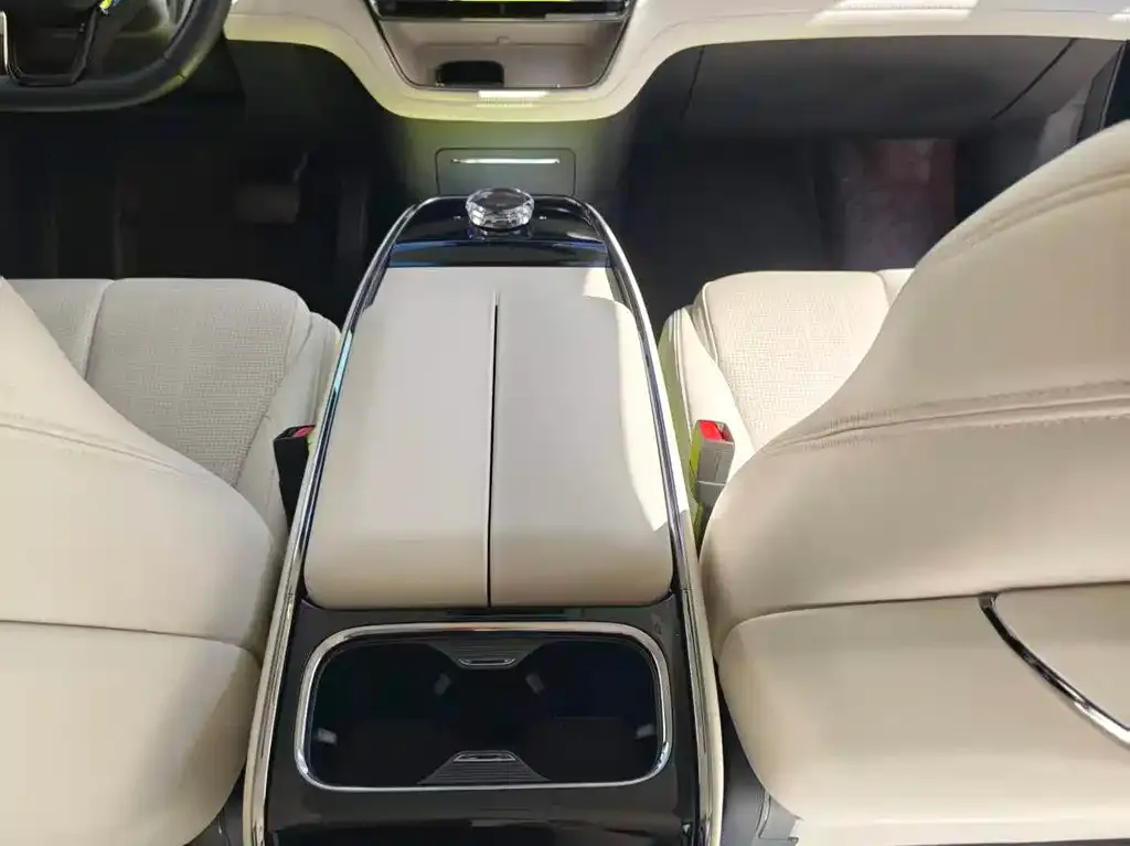 Geely Yizhen L380 2025 из CN, фото 2