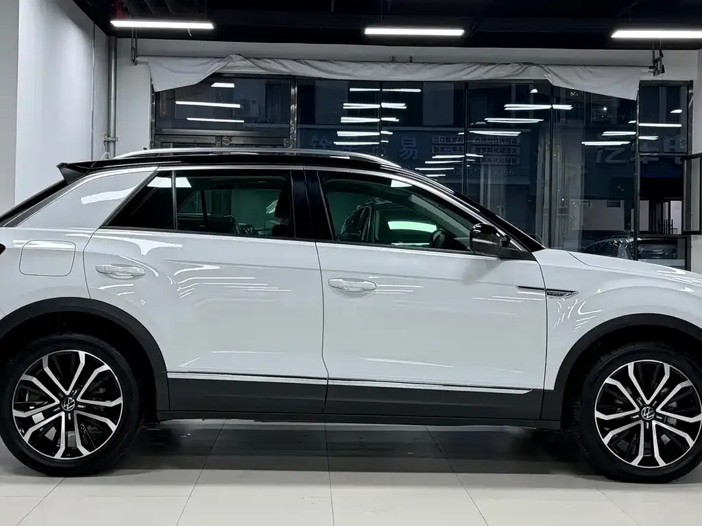 Volkswagen T-Roc — фото 8