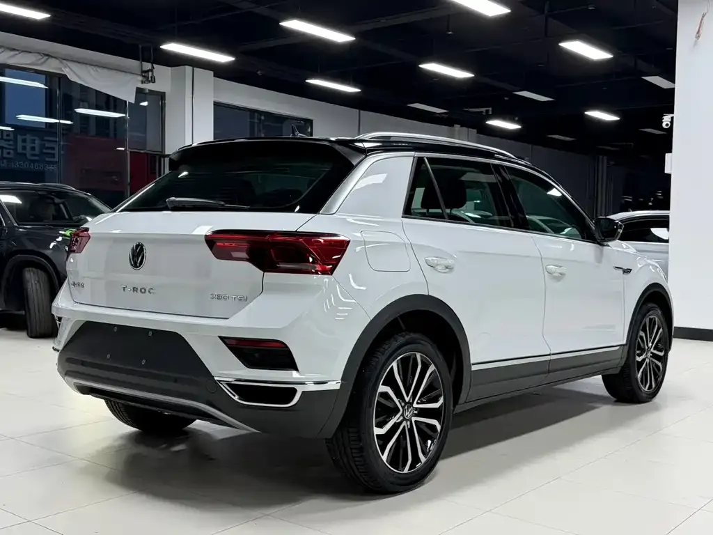 Volkswagen T-Roc — фото 6