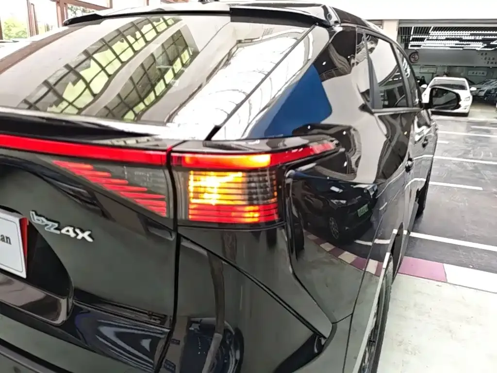 Toyota Platinum 4X 2024 из CN, фото 3