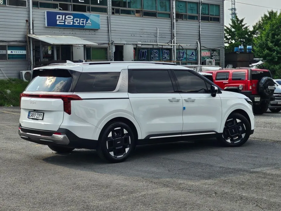 Kia Carnival — фото 10