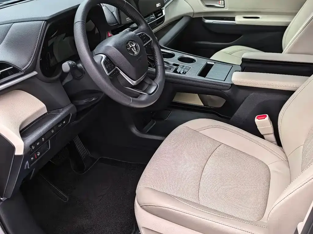Toyota Granvia — фото 10