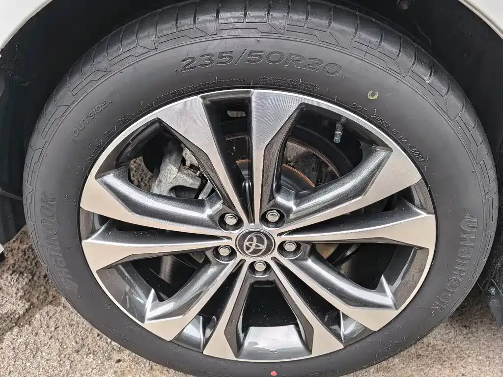 Toyota Granvia — фото 9