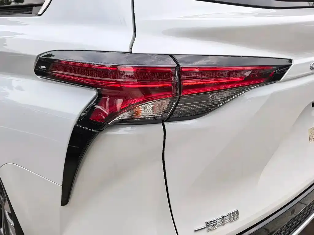 Toyota Granvia — фото 3