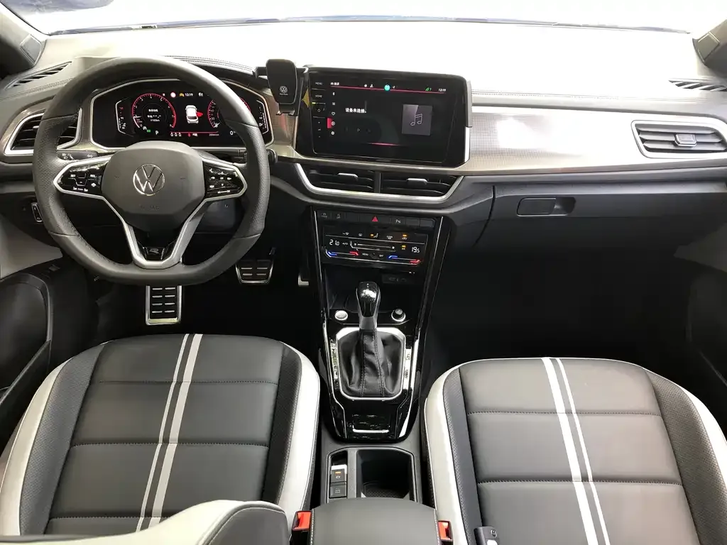 Volkswagen T-Roc — фото 10