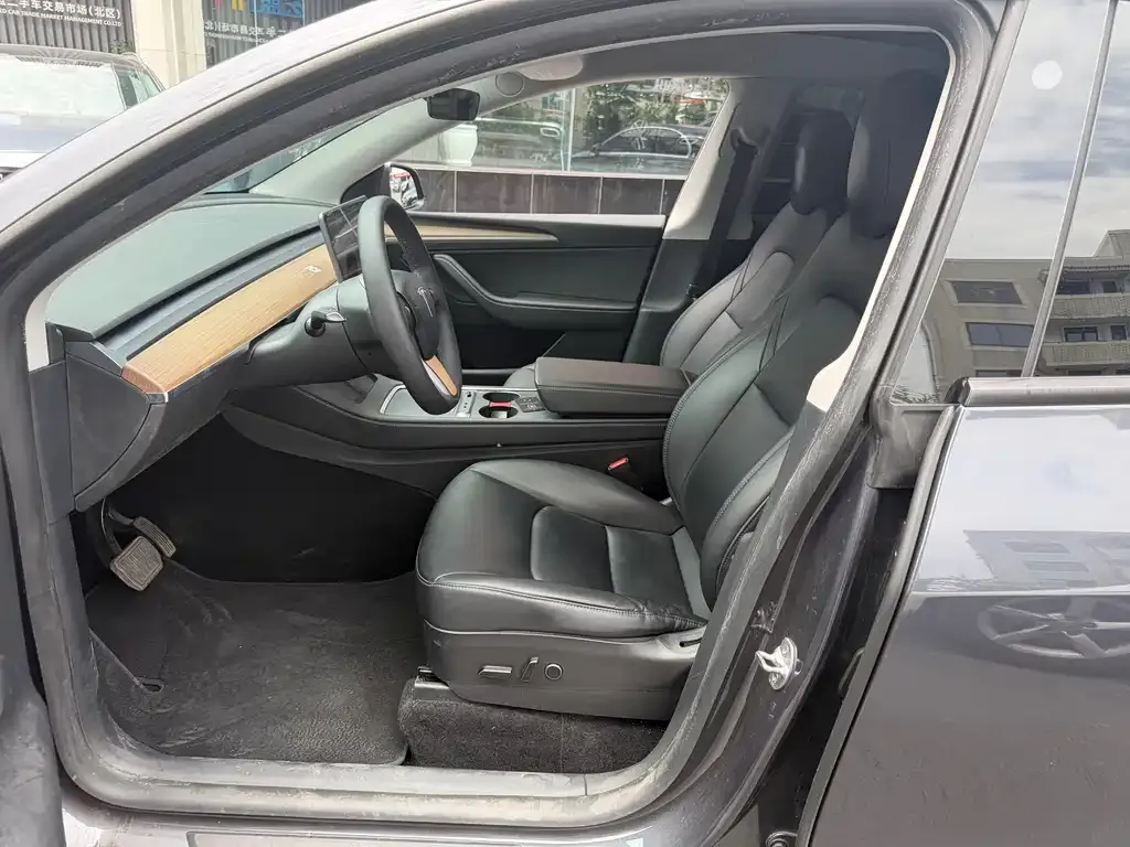 Tesla Model Y — фото 6