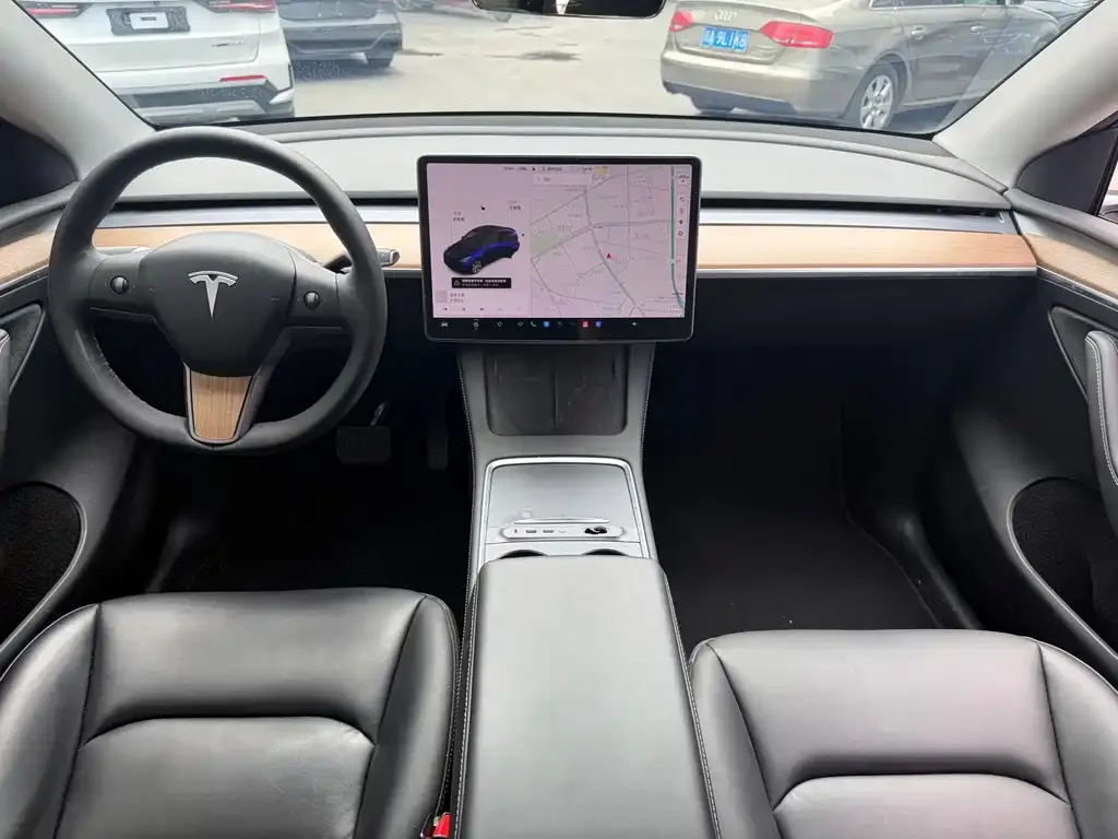 Tesla Model Y — фото 3