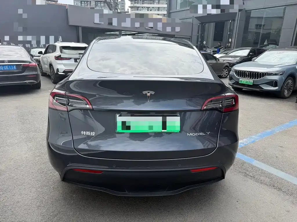 Tesla Model Y — фото 7