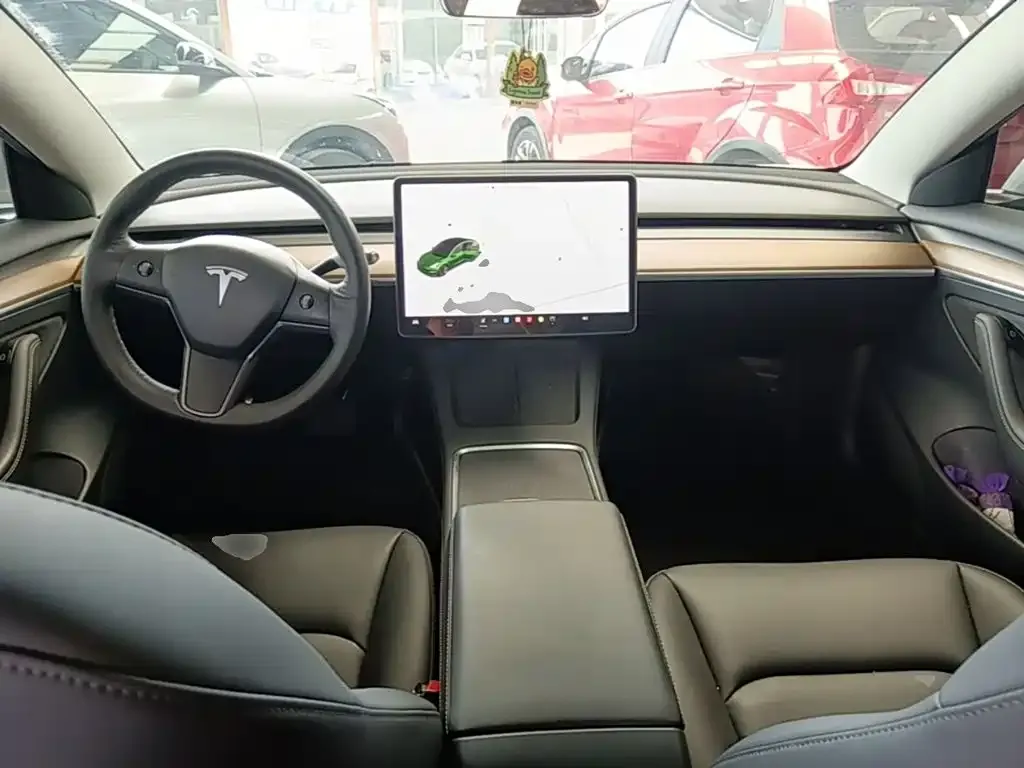 Tesla Model 3 — фото 4