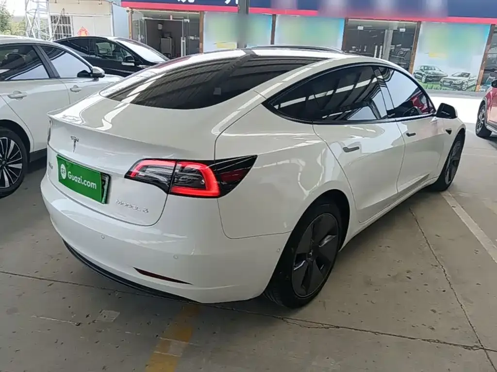 Tesla Model 3 — фото 3