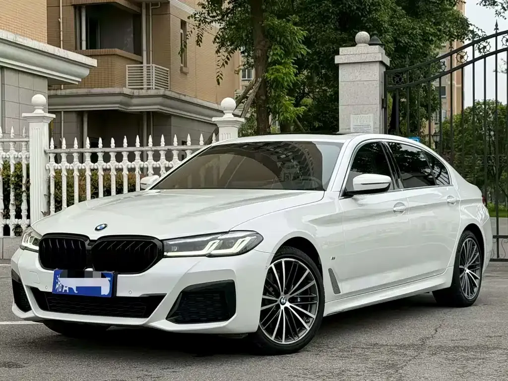 BMW 5 Series — фото 1