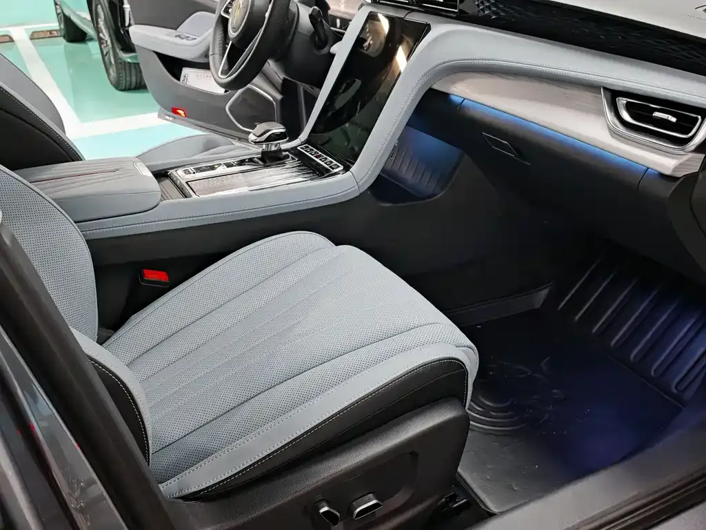 Hongqi H5 PHEV 2025 из CN, фото 2