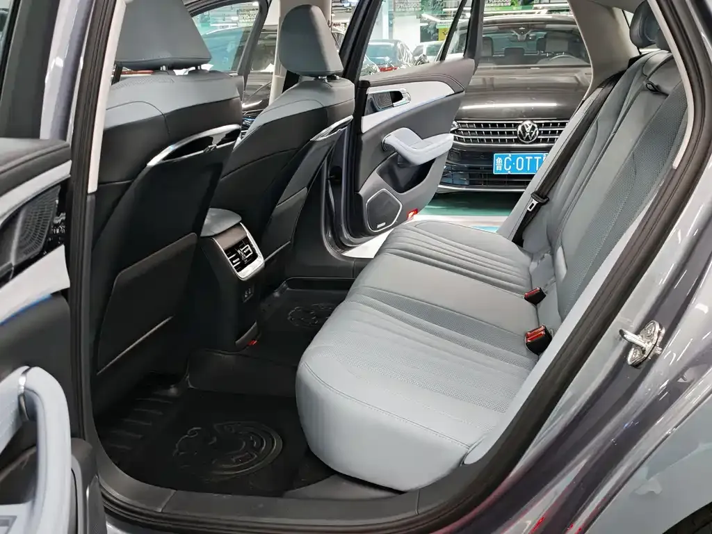 Hongqi H5 PHEV 2025 из CN, фото 6