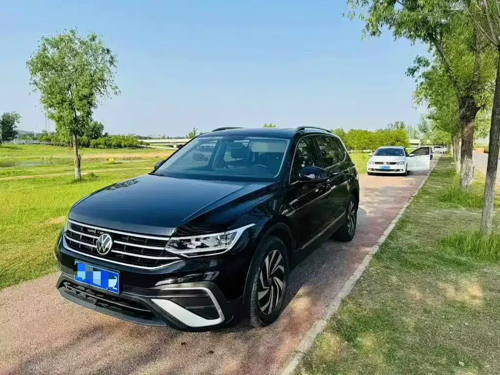 Volkswagen Tiguan L — фото 1