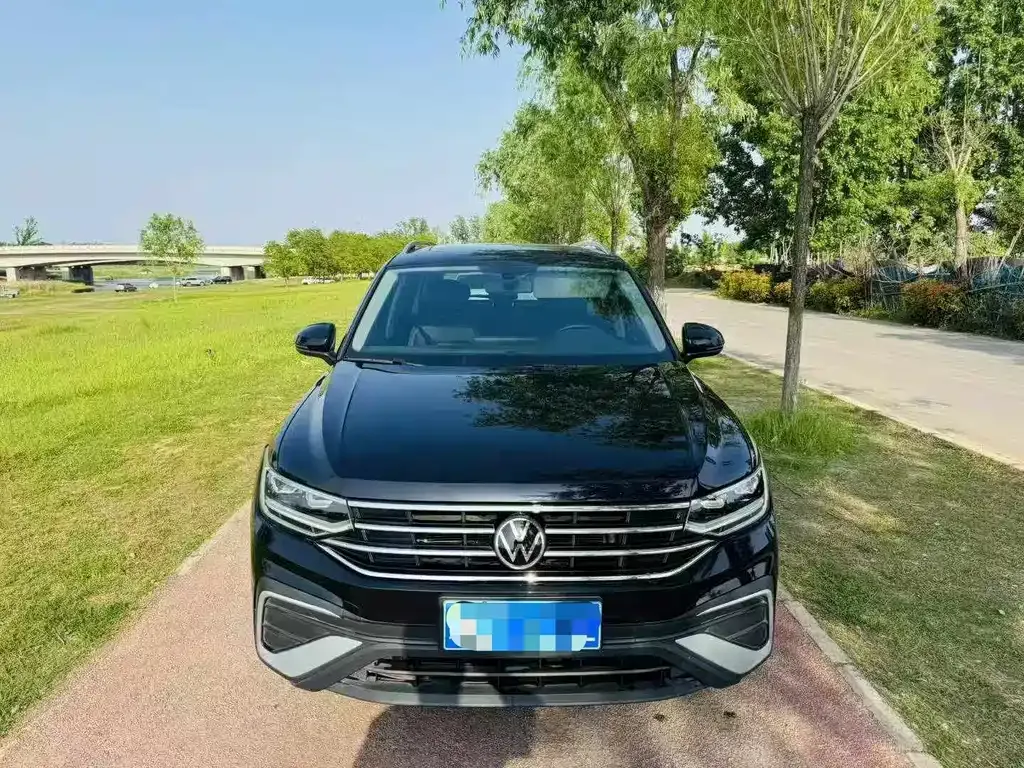 Volkswagen Tiguan L — фото 9