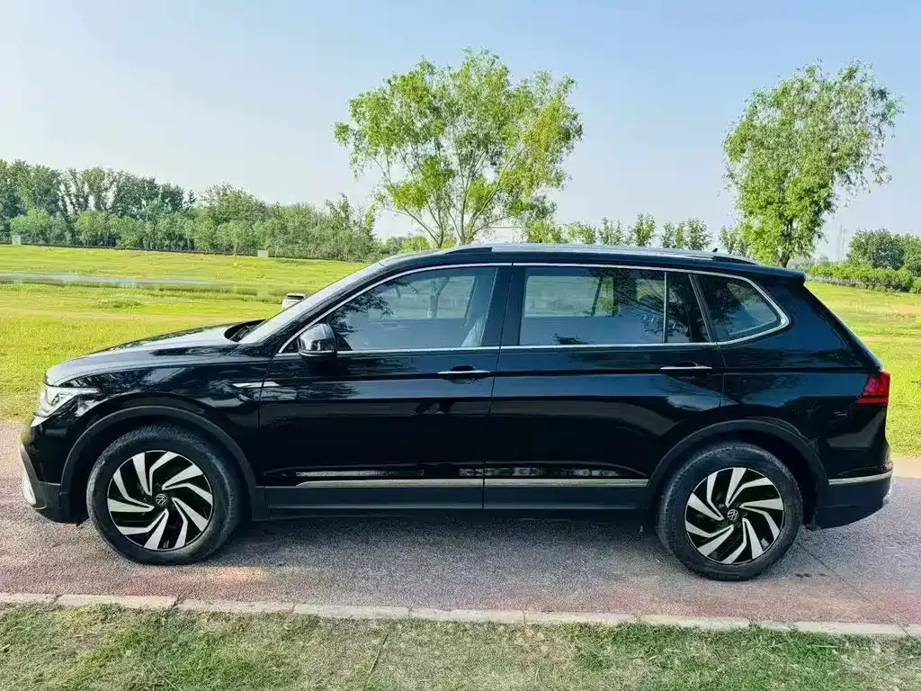 Volkswagen Tiguan L — фото 2