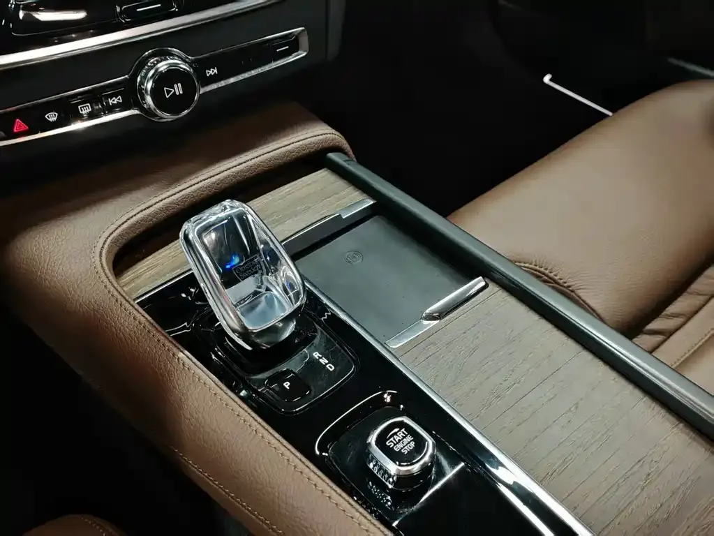 Volvo S90 — фото 10