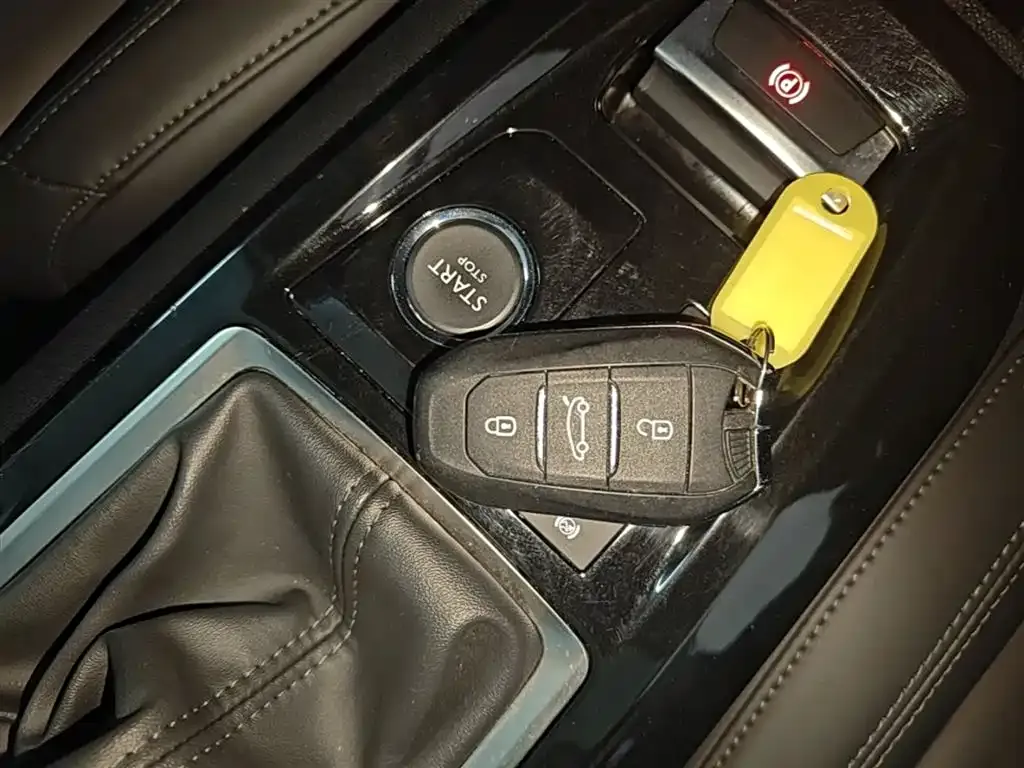 Peugeot 408 2025 из CN, фото 4