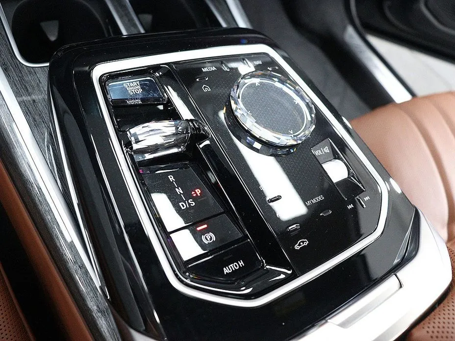BMW 7-Series 2024 из KR, фото 5