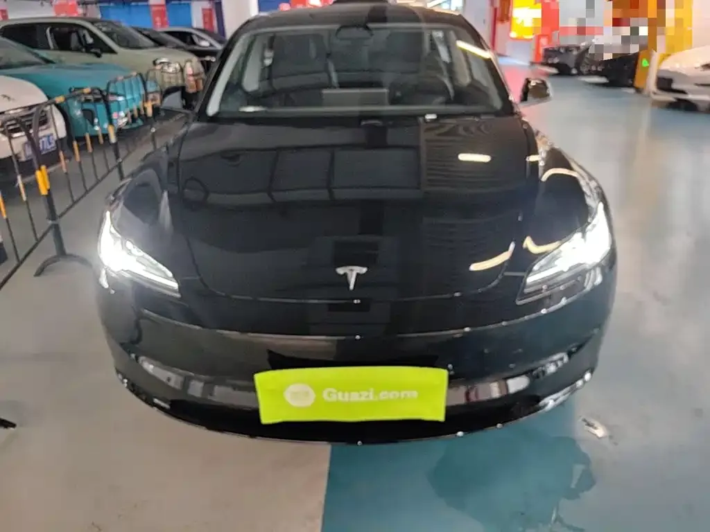 Tesla Model 3 — фото 10