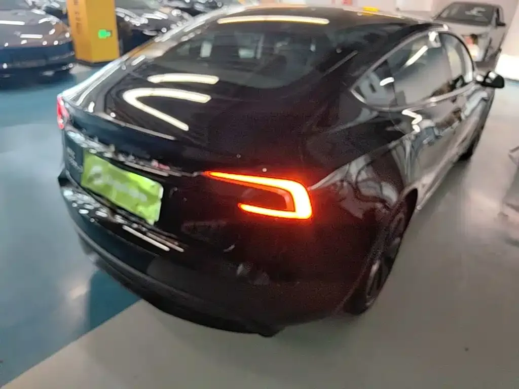 Tesla Model 3 — фото 7