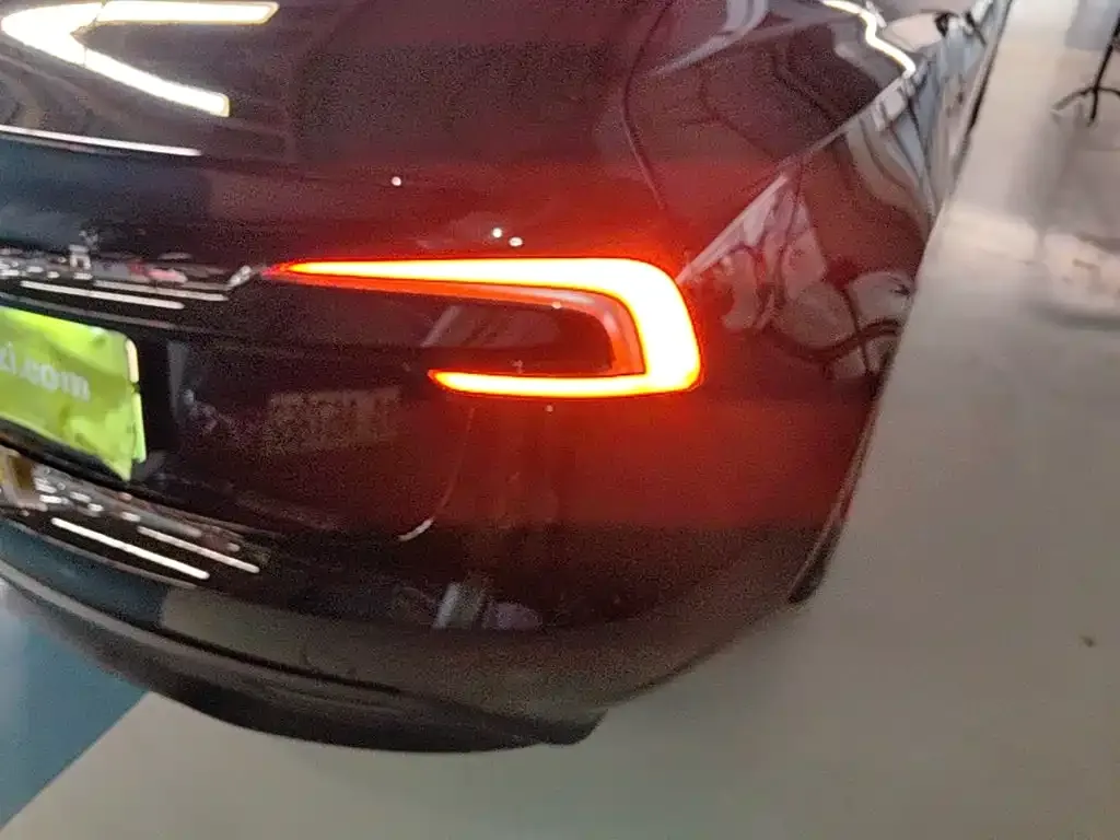 Tesla Model 3 — фото 6