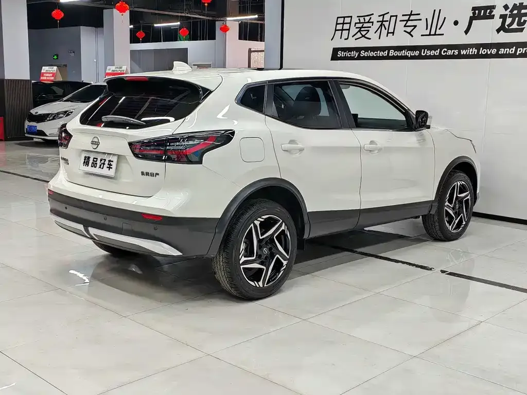 Nissan Qashqai — фото 7