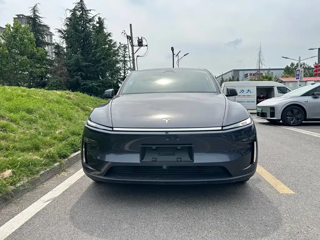 Tesla Model Y — фото 4