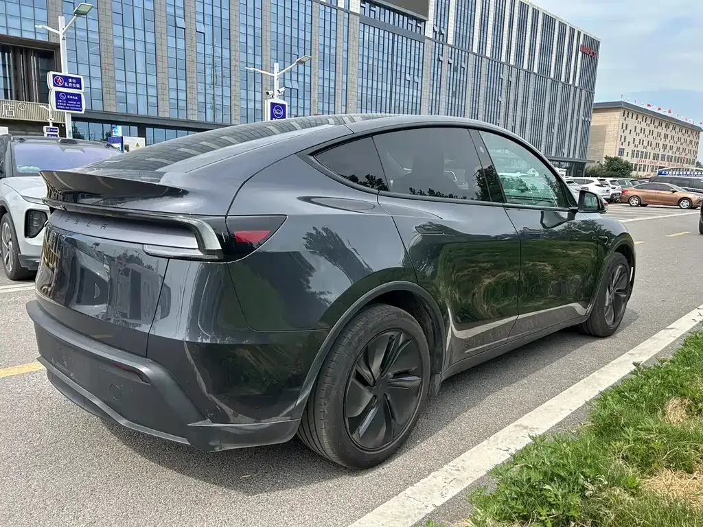 Tesla Model Y — фото 7