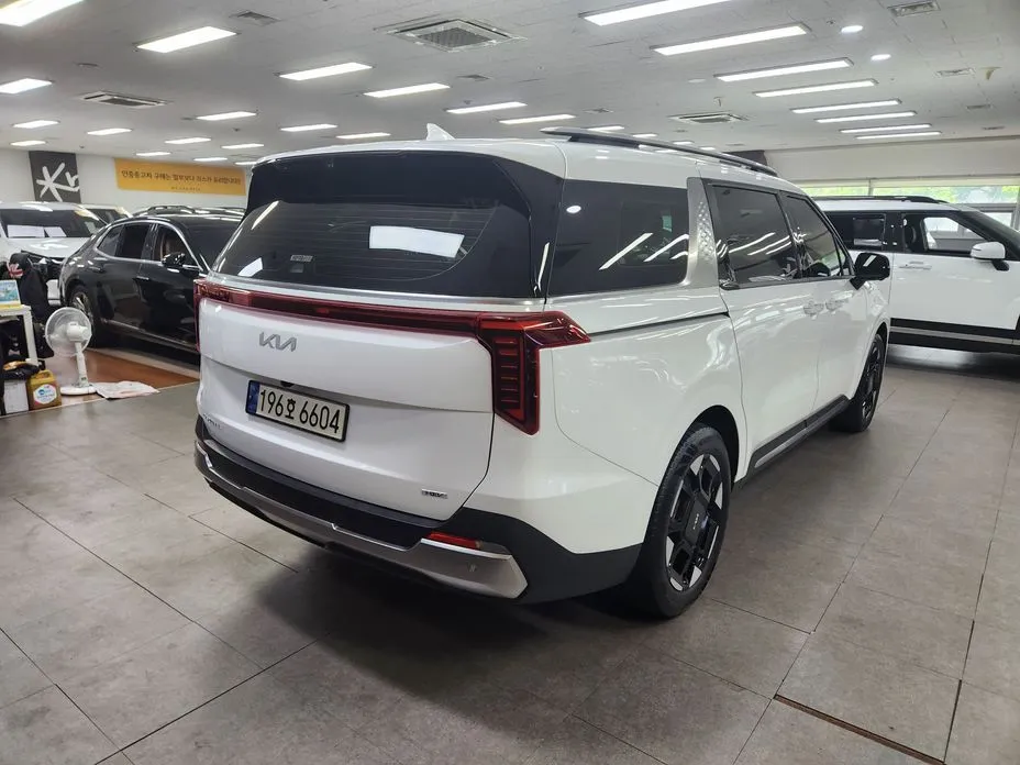 Kia Carnival 2024 из KR, фото 2