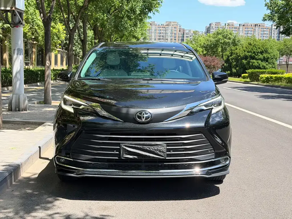 Toyota Sienna — фото 9