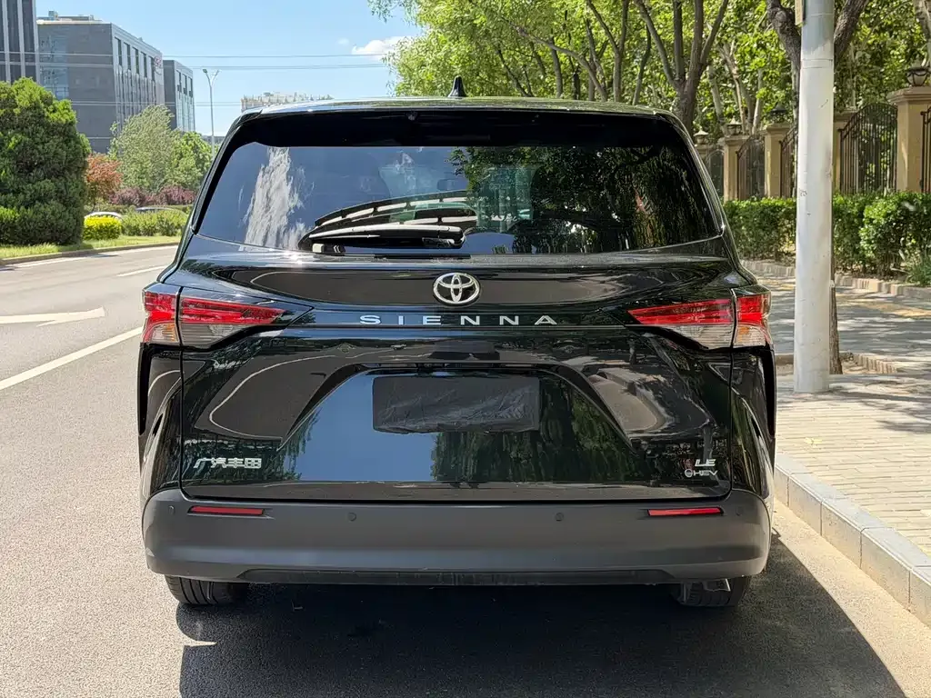 Toyota Sienna — фото 7