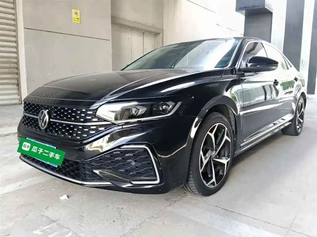Volkswagen Passat — фото 1